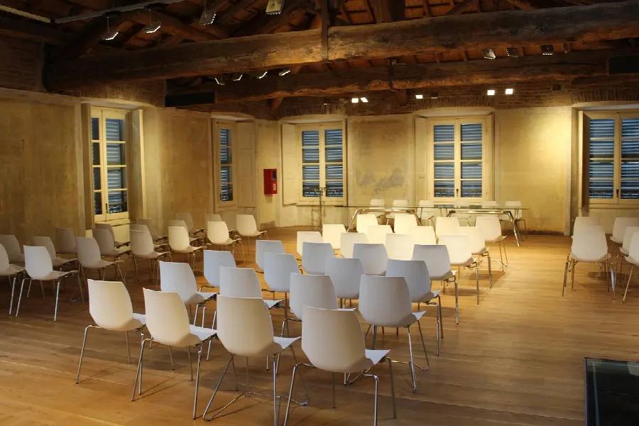 Salle de formation avec développeurs en atelier